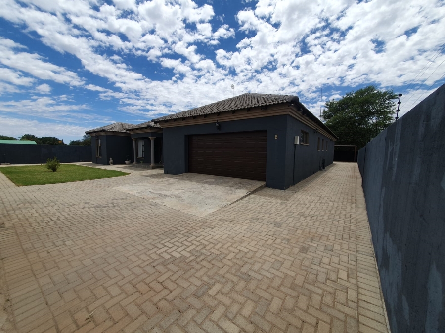 7 Bedroom Property for Sale in Naudeville Free State